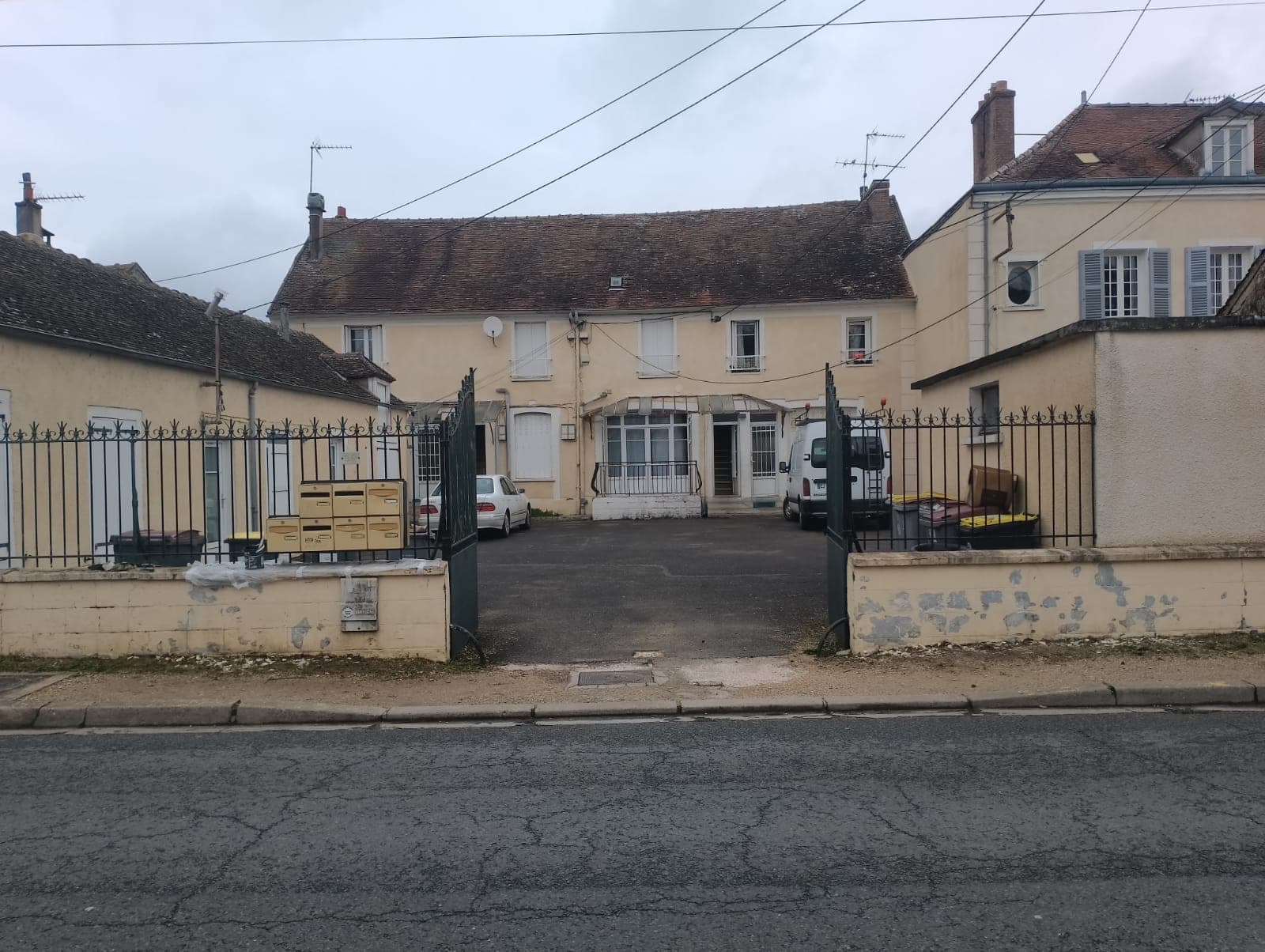 Immeuble de rapport — 7 lots — 293 m² — Cannes-Écluse (77)